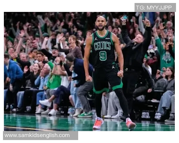 怀特自信进攻反遭吹罚 绿军挑战宣告失败