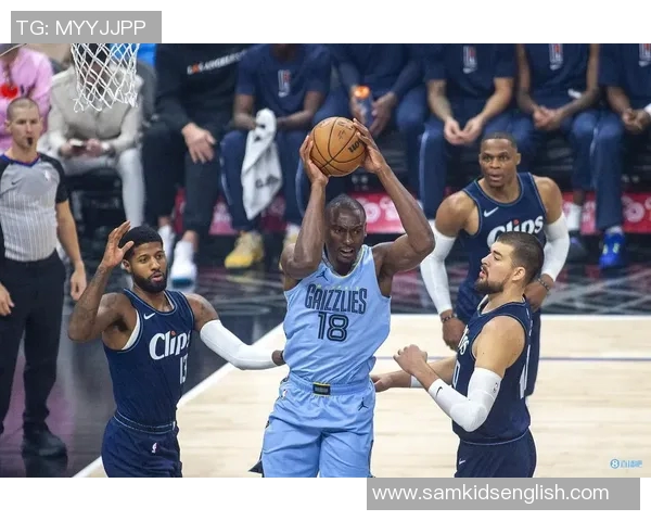 Haynes：勇士瞄准有运动能力的中锋 包括罗威&加福德&克拉克斯顿